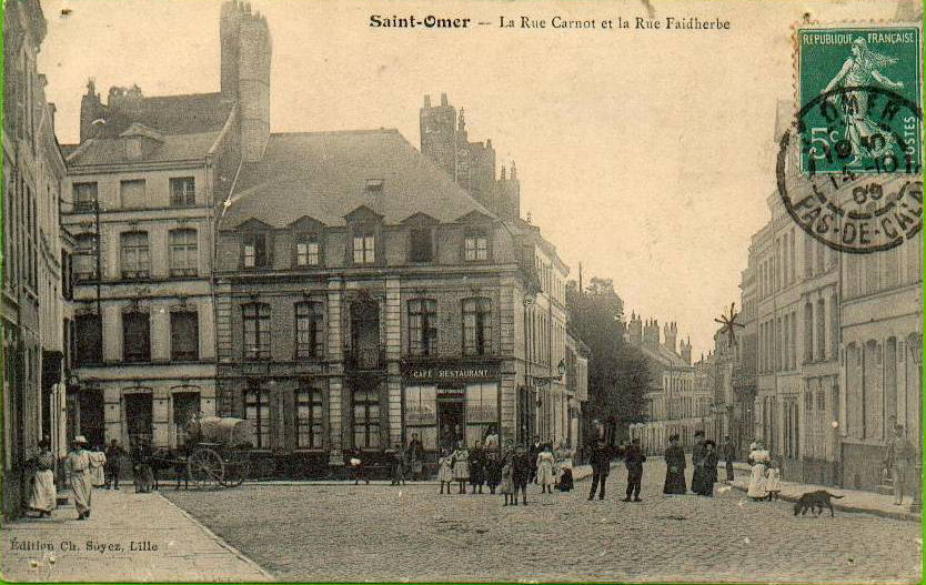 On est là au fond de la rue. Au loin on aperçoit les arbres de la place Ste Marguerite, ou se trouve la poste actuelle.